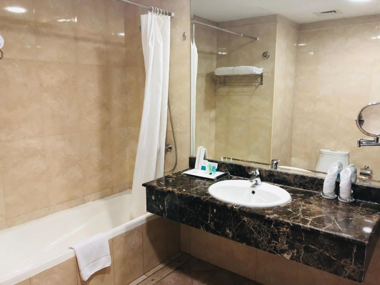 Gokulam Park Doha Hotel Eksteriør billede